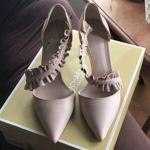 Micheal Kors women shoes Bella pump soft pink leather size 7 worn once